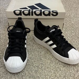 Adidas Men's Classic Black and White Sneakers Streetcheck